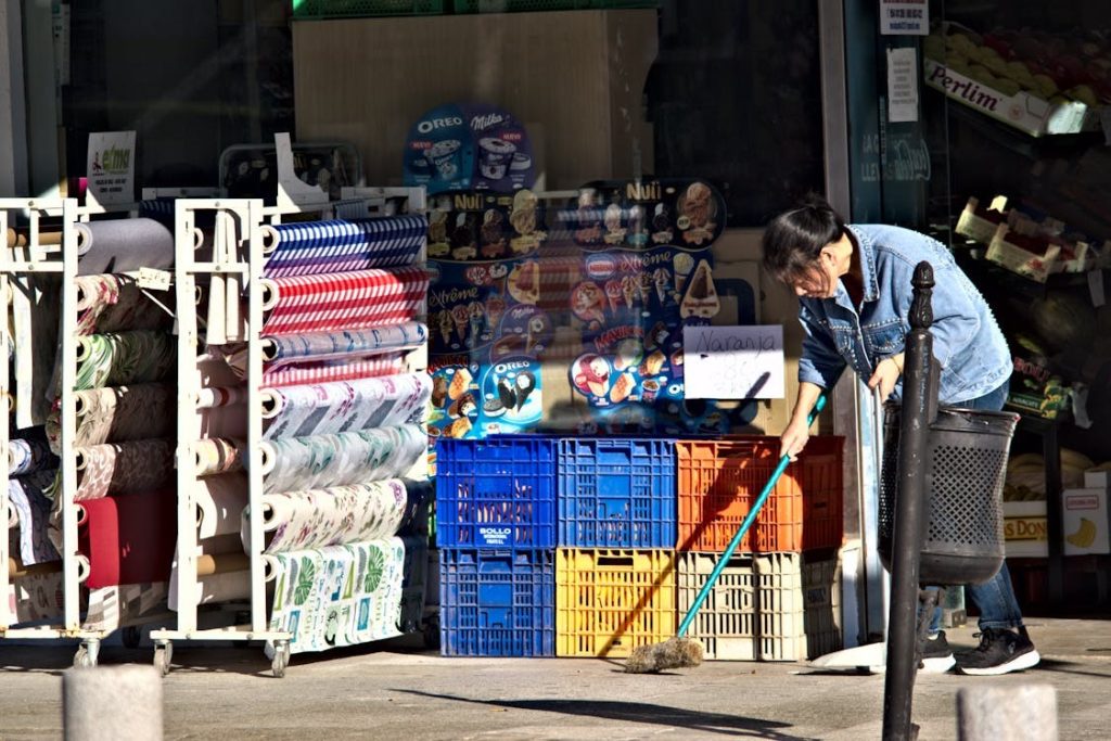 Derechos laborales de menores de edad que trabajan - tienda